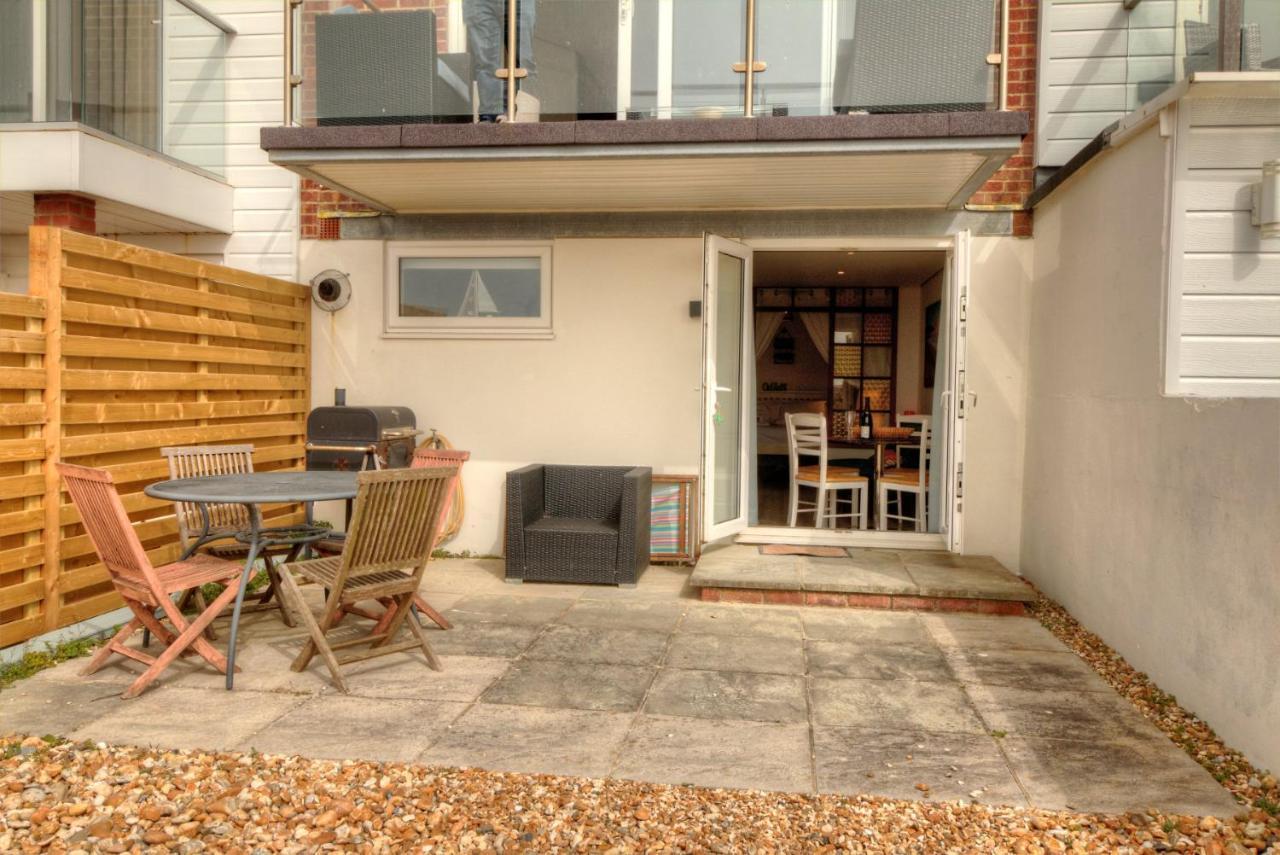 Pass The Keys Shore To Please - Sea Views And Beach Front Modern 1Bed Apt With Sofabed Portsmouth Exterior photo