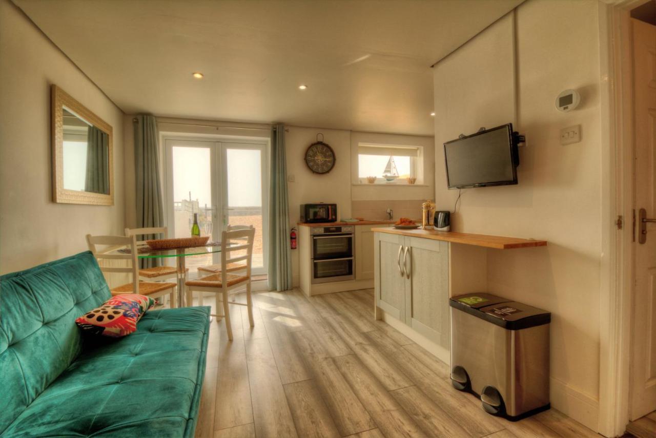 Pass The Keys Shore To Please - Sea Views And Beach Front Modern 1Bed Apt With Sofabed Portsmouth Exterior photo