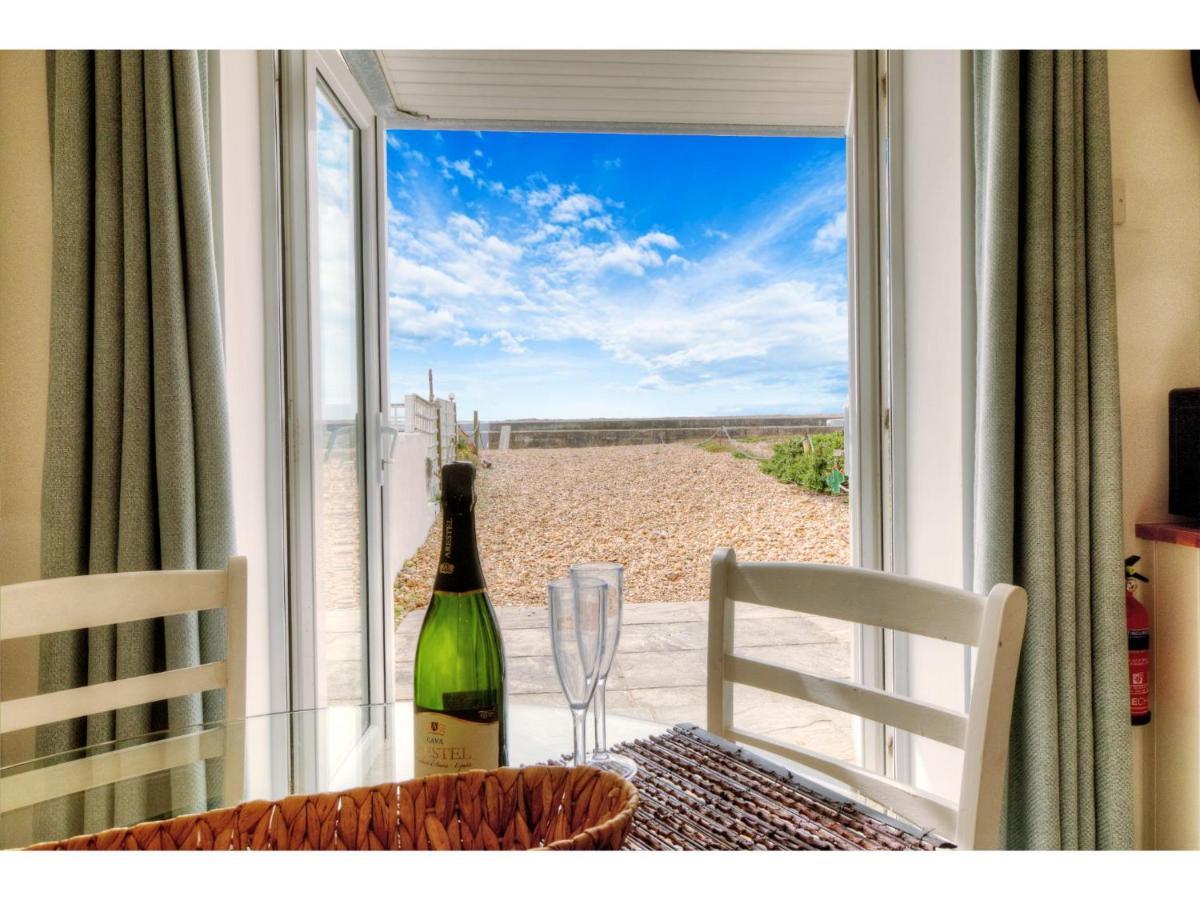 Pass The Keys Shore To Please - Sea Views And Beach Front Modern 1Bed Apt With Sofabed Portsmouth Exterior photo